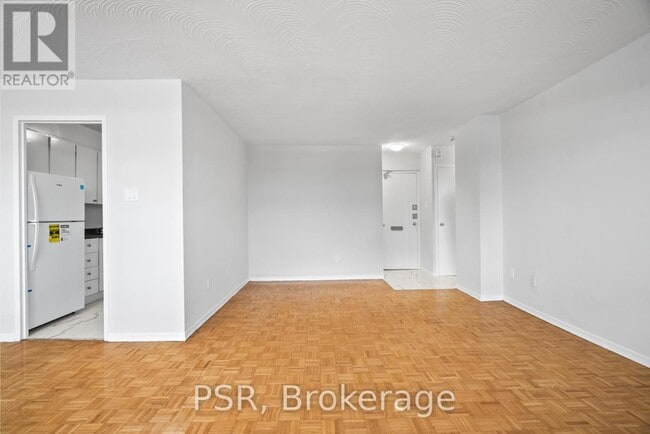 Building Photo - 105-105 Rowena Dr