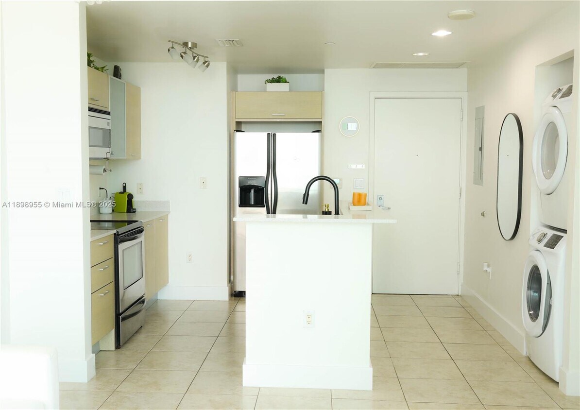Foto principal - 350 NE 24th St