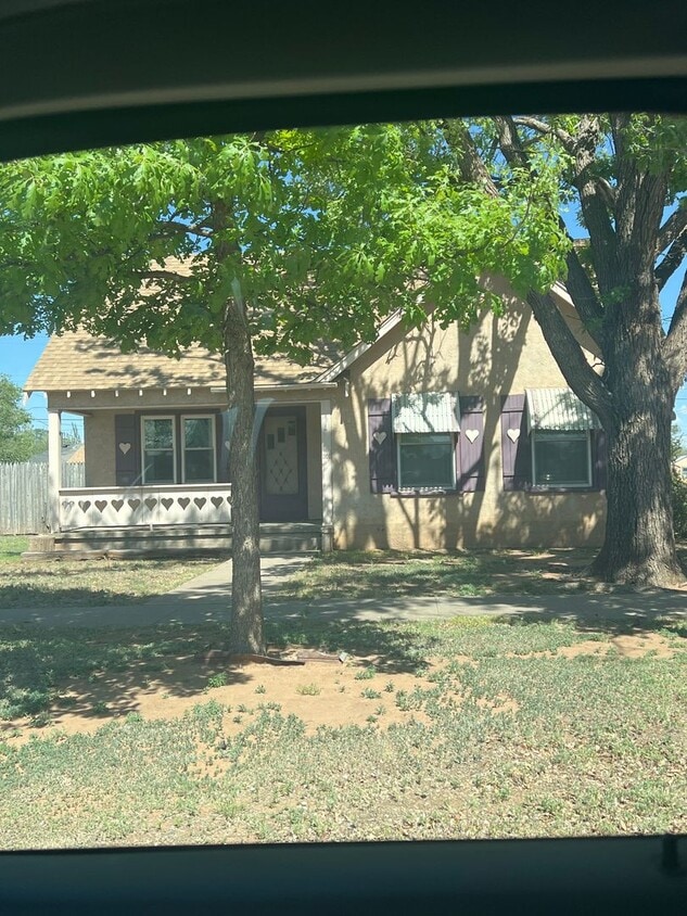 Primary Photo - 1101 Axtell St