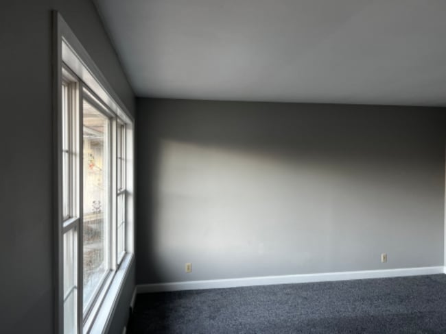 Building Photo - 2875 Belmont St