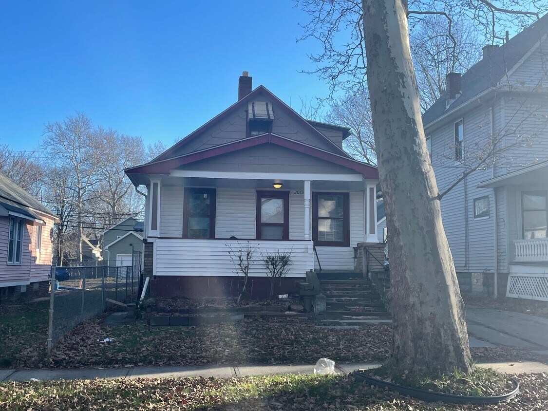Primary Photo - 3 Bed - 1 Bath - Single Family Home in Cle...