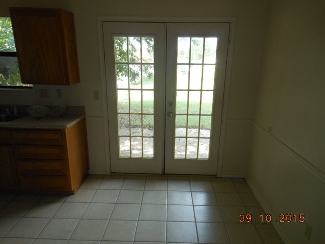 Building Photo - 205 Jason Dr