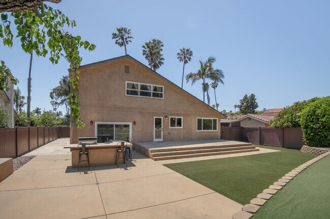 Building Photo - Stunning 4-Bedroom, 3-Bath Ventura Keys Re...