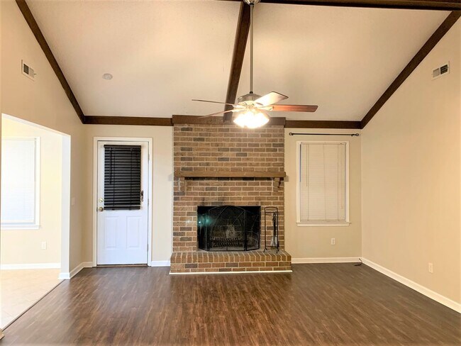Building Photo - 8100 Meeting House Rd