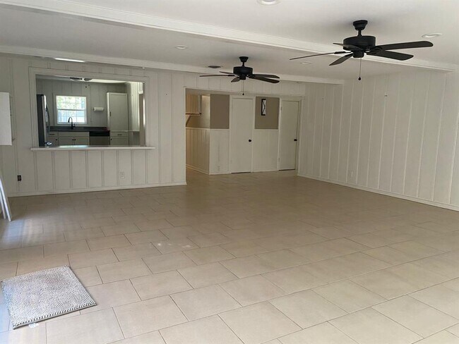 Foto del edificio - 416 Milwaukee St