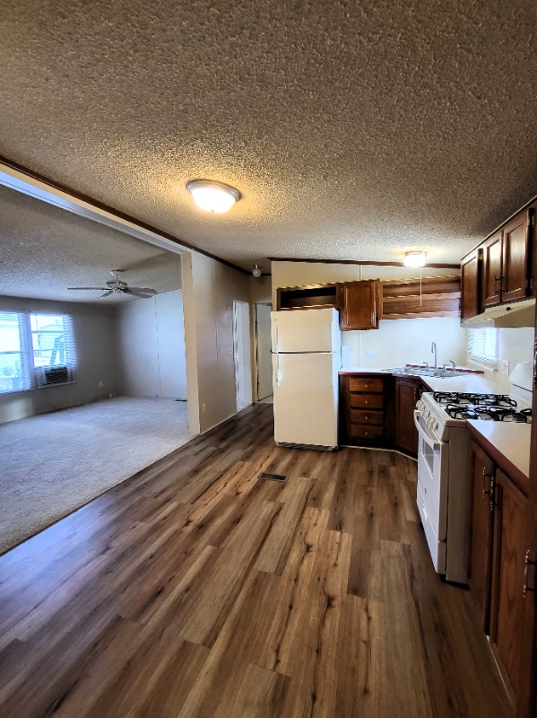 Foto del edificio - 2500 Mann Rd