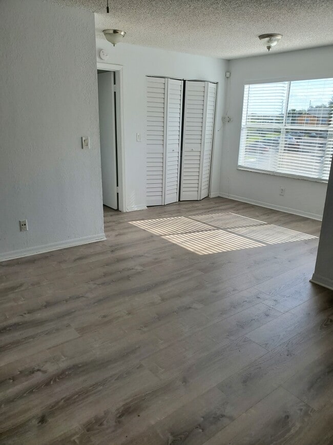 Building Photo - 4630 Commander Dr