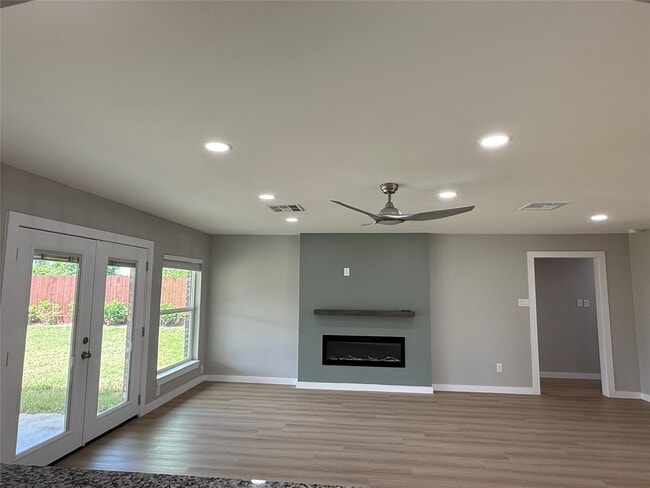 Building Photo - 8303 Fawndale Ln