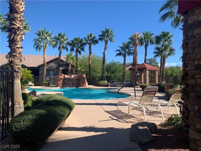 Foto del edificio - 8250 N Grand Canyon Dr