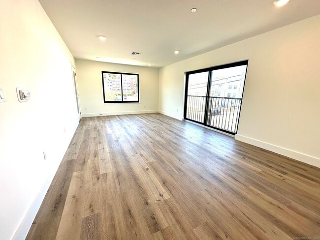 Building Photo - 414 Mather St