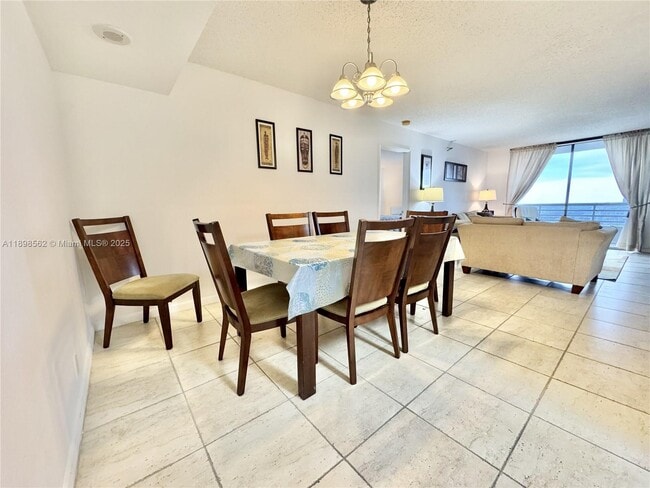 Foto del edificio - 3300 NE 191st St