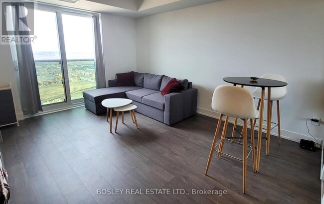 Photo du bâtiment - 2550 Simcoe St N