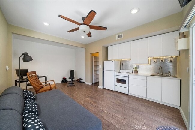 Building Photo - 215 Monterey Dr