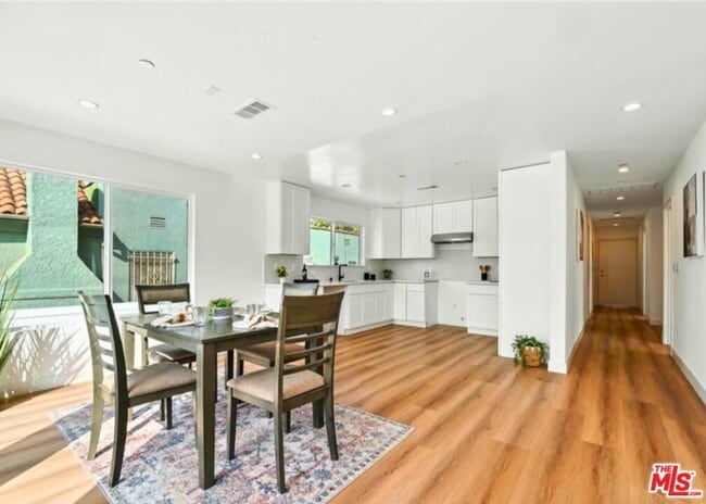 Building Photo - 3031 Vineyard Ave