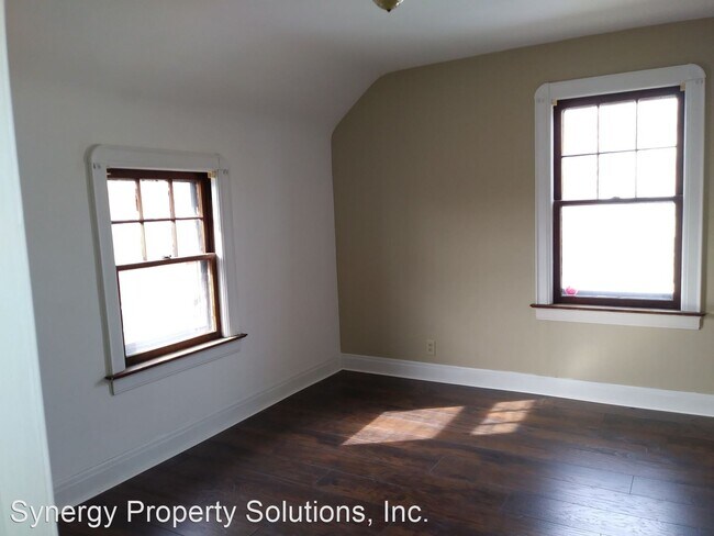 Building Photo - 3 br, 1 bath House - Massa Ave 65