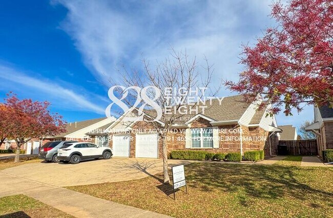 Foto del edificio - ADORABLE East Norman 3 Bed/2 Bath Duplex A...