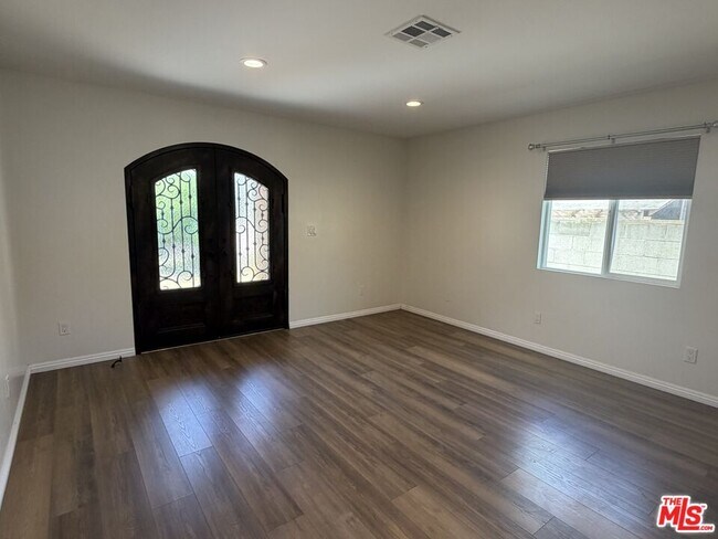 Foto del edificio - 3543 Sanborn Ave
