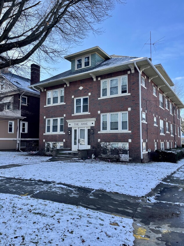 Primary Photo - 96 N Portage Path