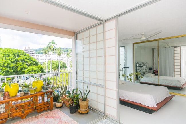 Building Photo - 1617 Keeaumoku St