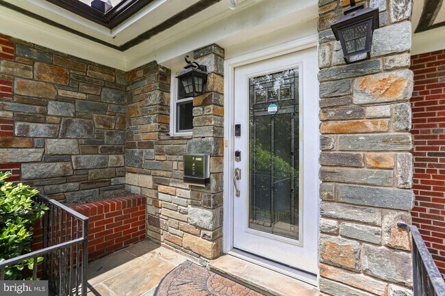 Foto del edificio - 1633 Kalmia Rd NW