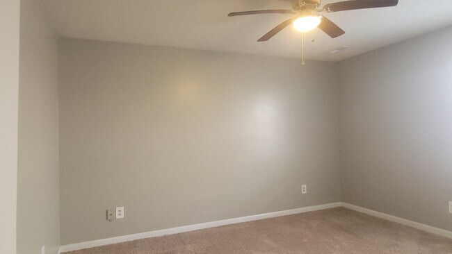 Foto del edificio - 1 month free!!! "Cozy 1-Bedroom Retreat – Your Cozy Haven in Huntsville!"
