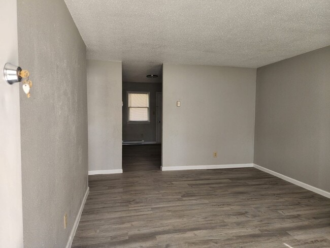 Building Photo - 190 Chapel Dr