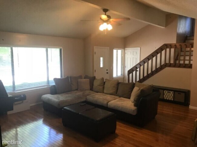 Building Photo - 3 br, 2.5 bath House - 2516 Clayton Blvd