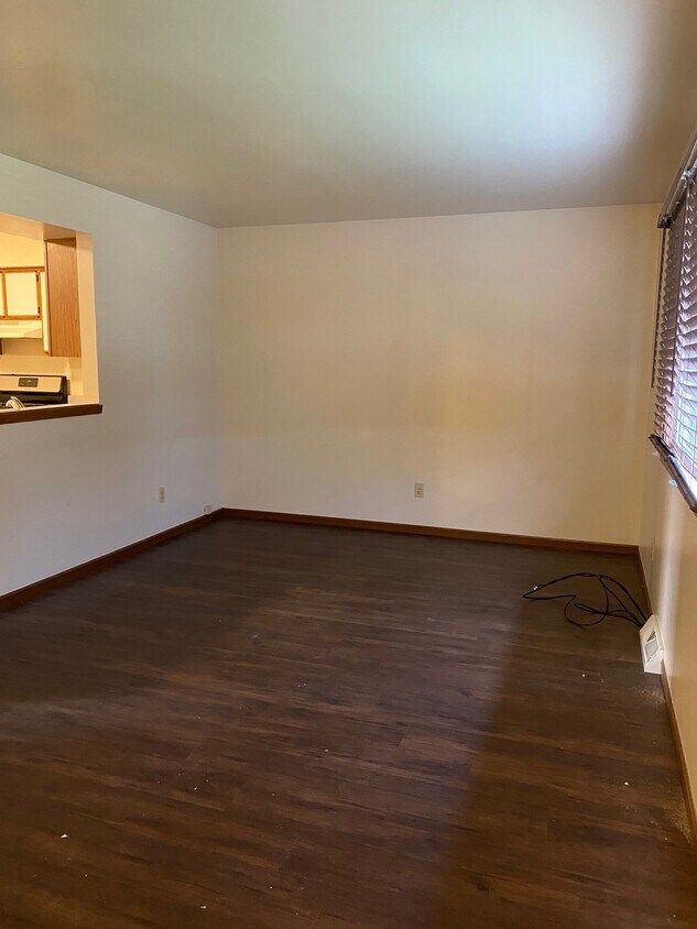 livingroom - 5003 26th Ave