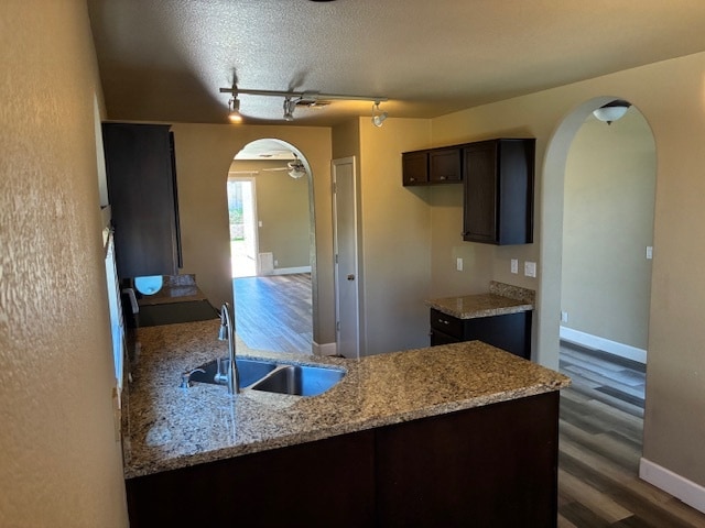 Foto del edificio - 2537 E Kent Ave