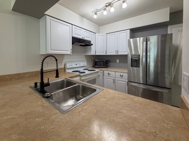Foto del edificio - 2BR/1.5BA Townhouse in Mill Run!