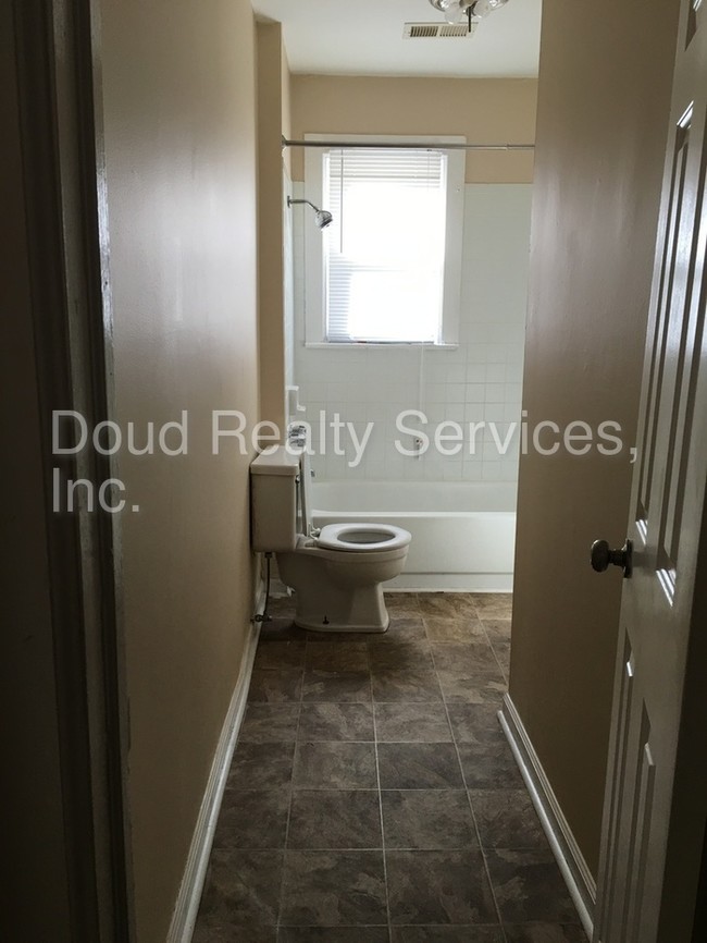 Building Photo - 3211 Bapaume Ave