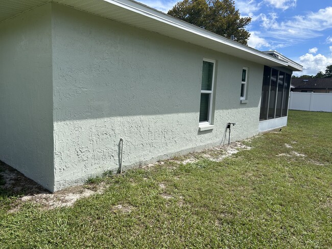 Building Photo - 286 Leafy Way Ave