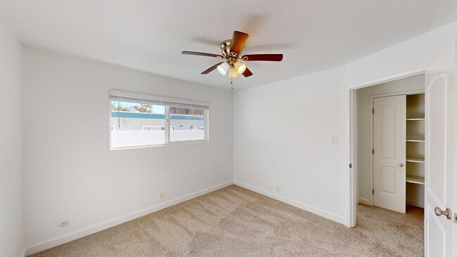 Foto del edificio - 15415 Marty Dr