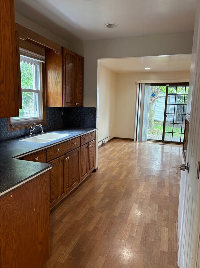 Building Photo - 622 McKeighan Ave