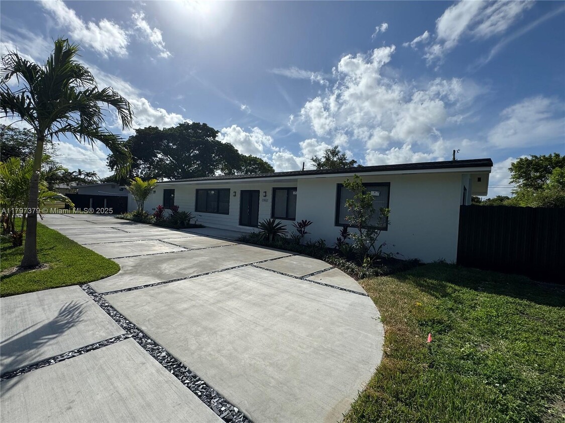 Foto principal - 10055 SW 135th St