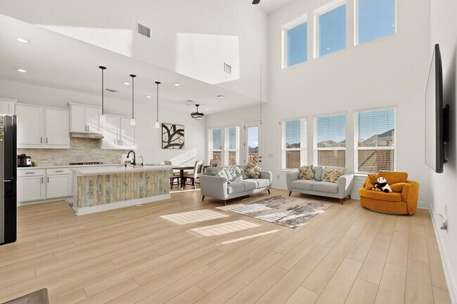 Foto del edificio - 2121 Lolo Ln