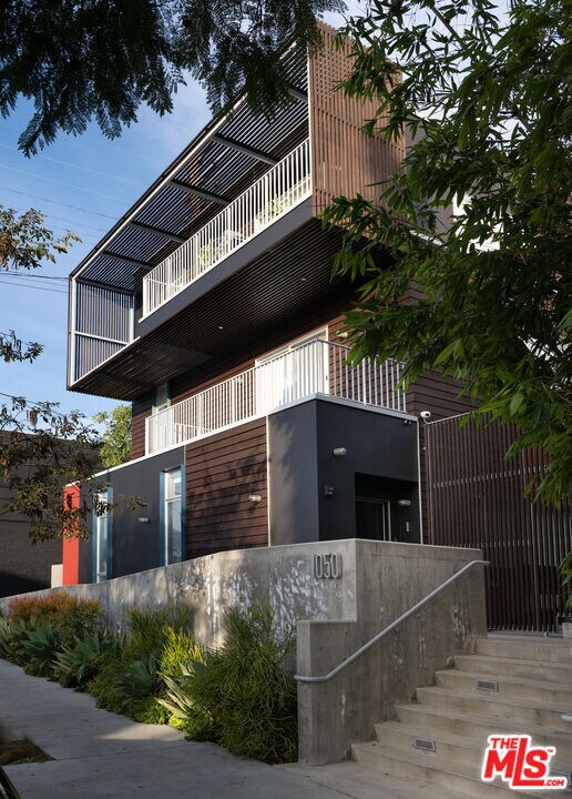 Building Photo - 1050 N Gardner St