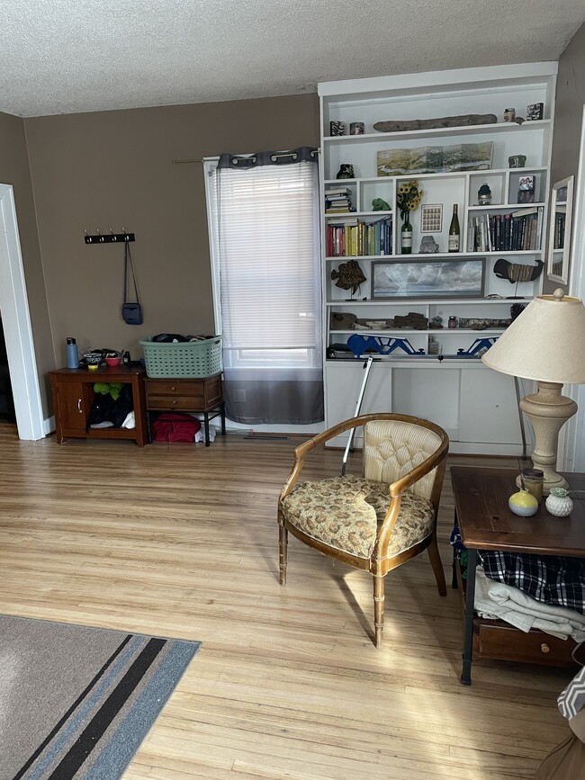 Built in book case - 1119 Birchmont Dr NE
