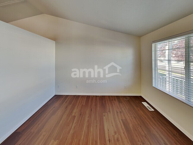 Foto del edificio - 1204 N 2525 W