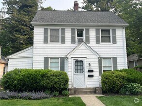 Building Photo - 35 Grandview St