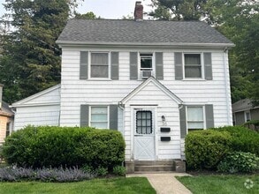 Building Photo - 35 Grandview St