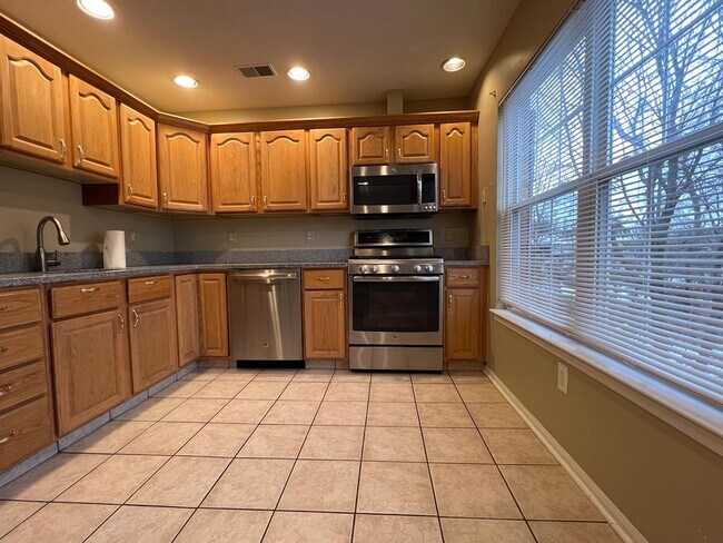 Kitchen - 2125 Gunston Ct