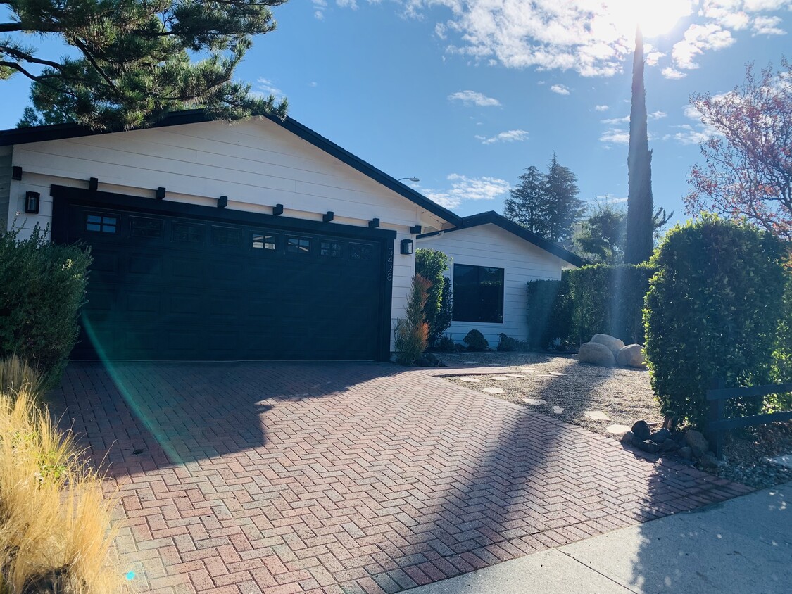 Updated modern farmhouse gem - 5428 Meadow Vista Way