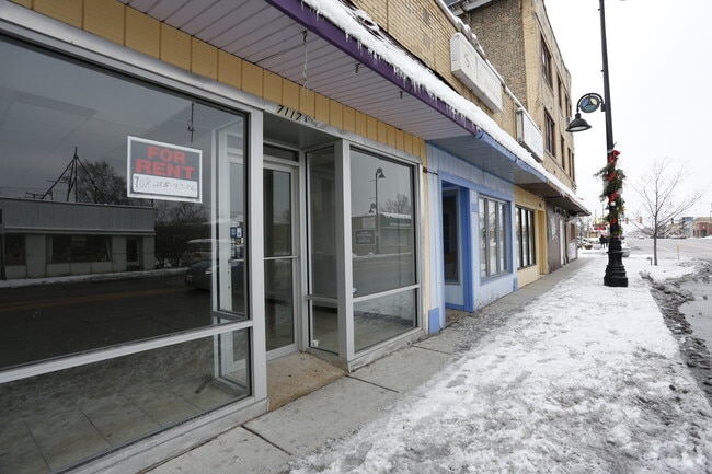Building Photo - 7123 Roosevelt Rd