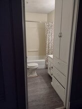 Building Photo - 532 Western Ave