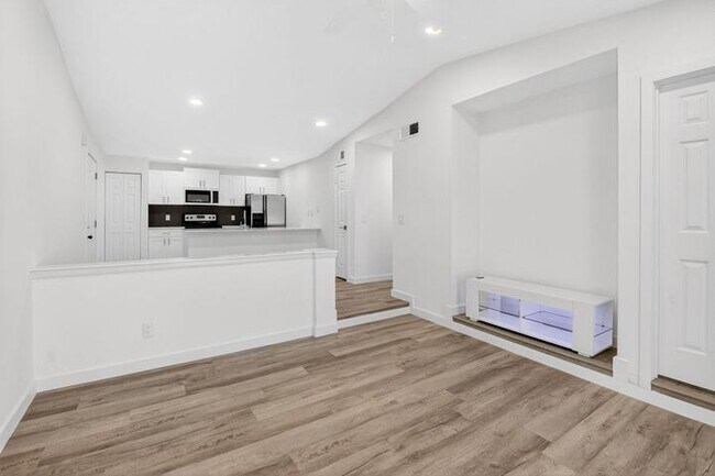 Foto del edificio - 1825 Palm Cove Blvd