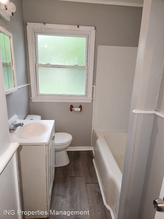 Building Photo - 2 br, 1.5 bath House - 5105 N 47th St