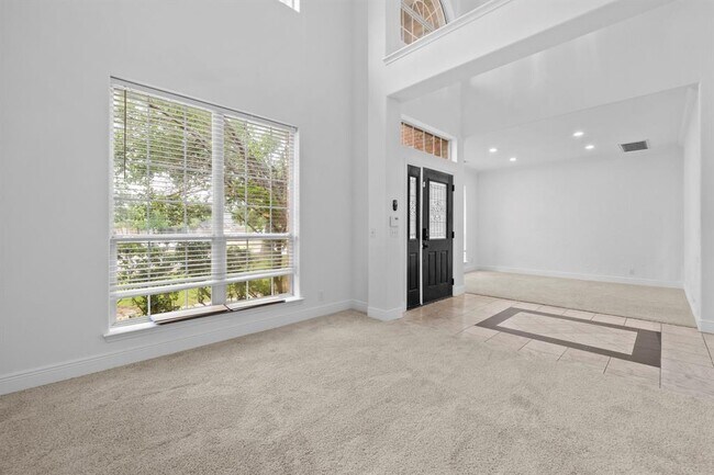 Building Photo - 2303 El Sol Dr