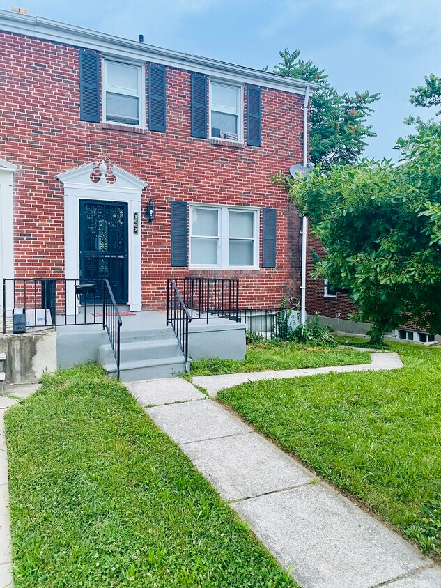 Primary Photo - 1002 Dartmouth Rd