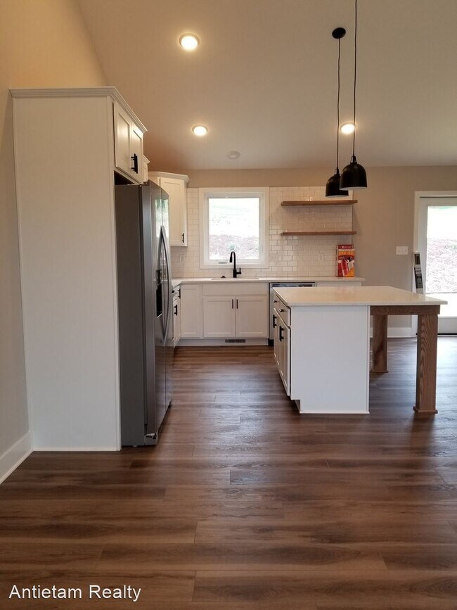 Building Photo - 3 br, 2.5 bath House - 8394 Capri Ct.
